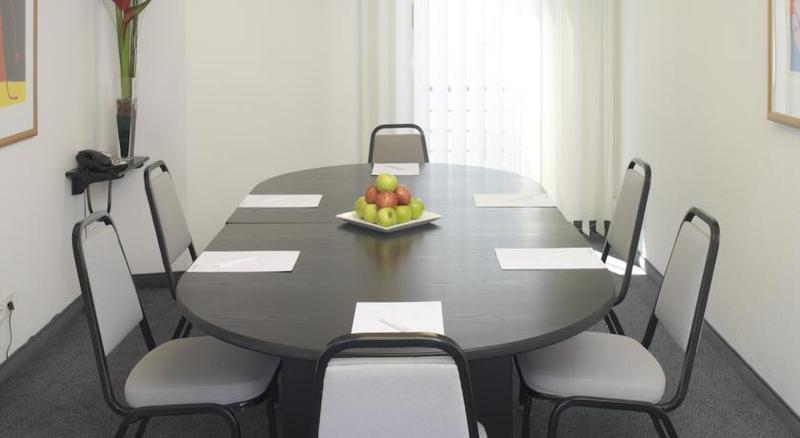 Holiday Inn Berlin City Center East Prenzlauer Berg By Ihg Bagian luar foto