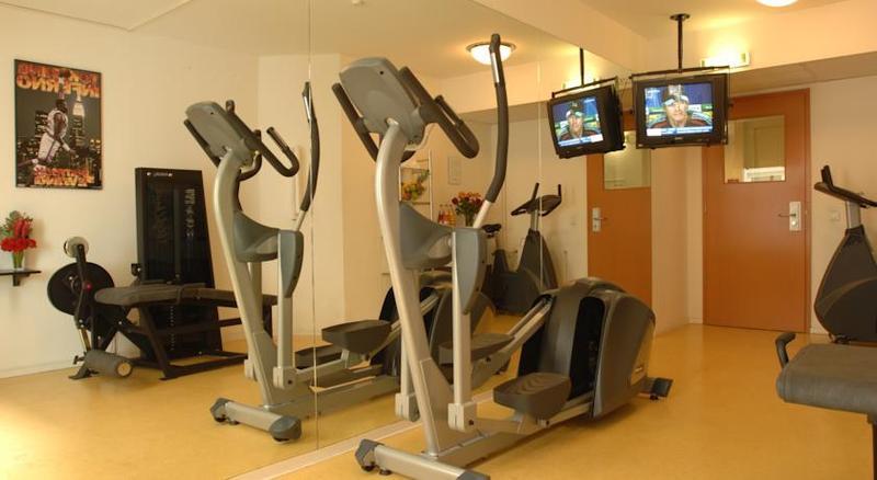 Holiday Inn Berlin City Center East Prenzlauer Berg By Ihg Bagian luar foto