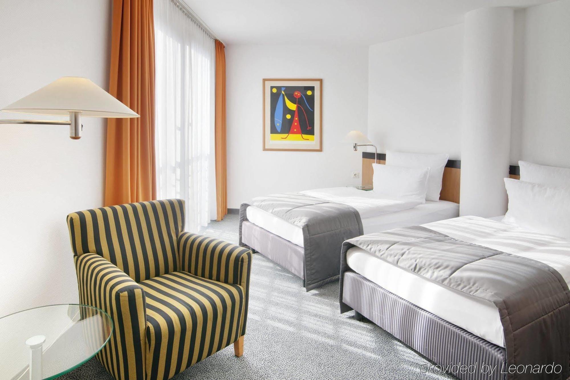 Holiday Inn Berlin City Center East Prenzlauer Berg By Ihg Ruang foto