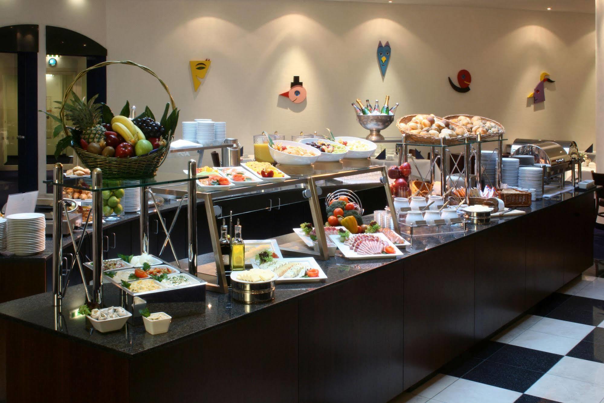 Holiday Inn Berlin City Center East Prenzlauer Berg By Ihg Bagian luar foto