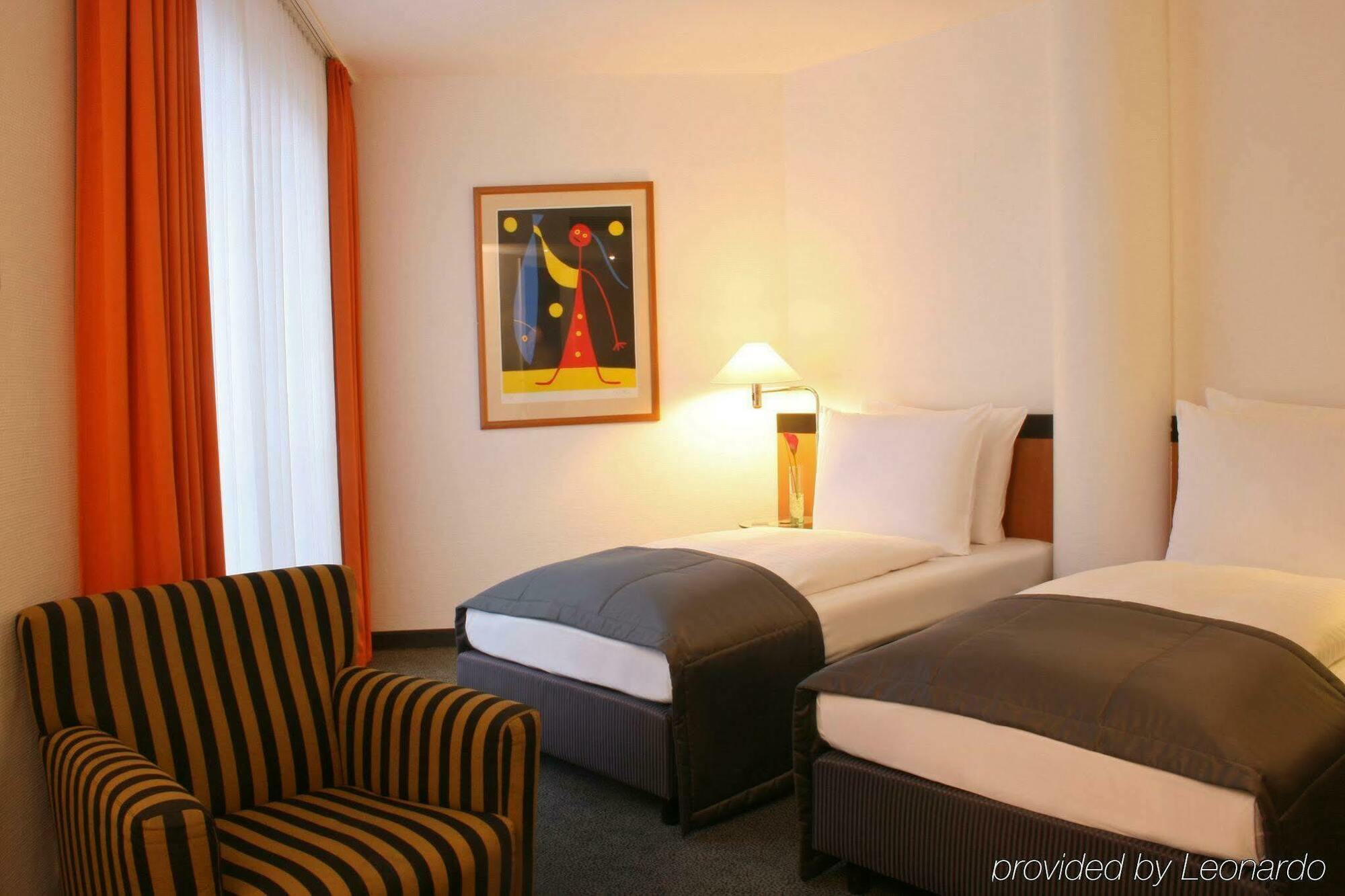 Holiday Inn Berlin City Center East Prenzlauer Berg By Ihg Bagian luar foto