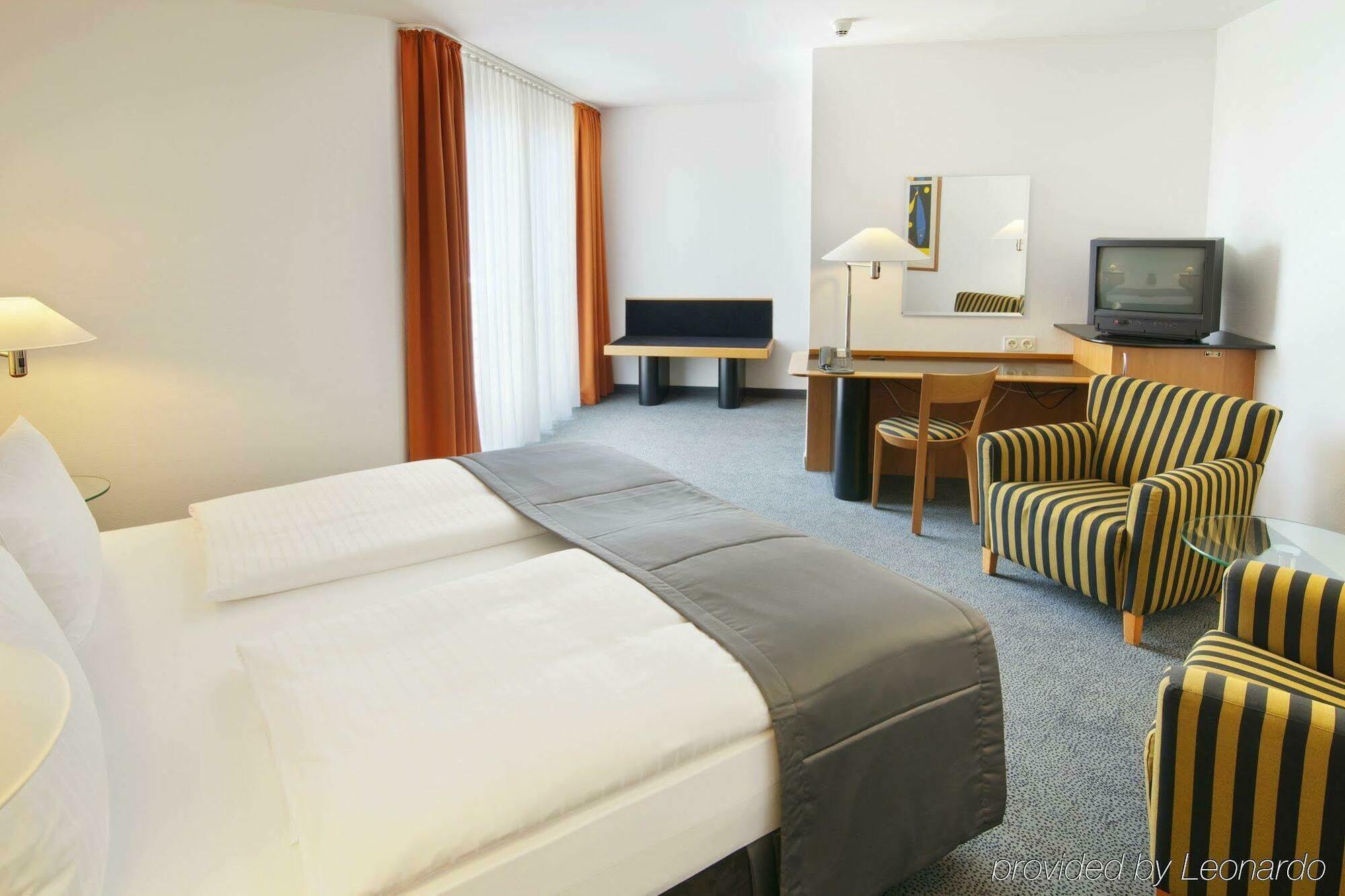 Holiday Inn Berlin City Center East Prenzlauer Berg By Ihg Ruang foto